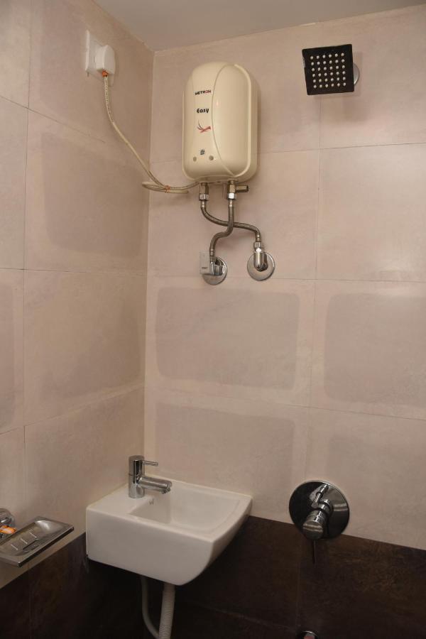 Hotel Mantra Residency Мумбаи Экстерьер фото