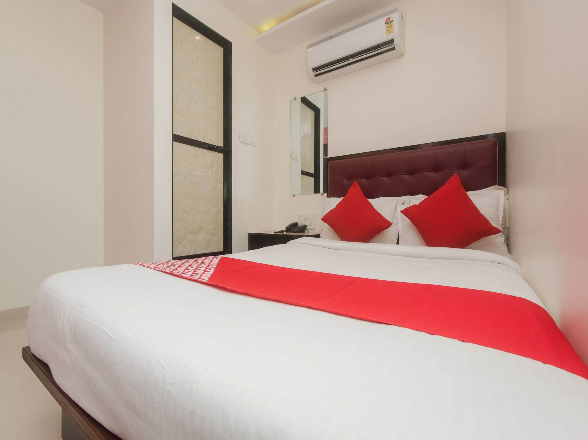 Hotel Mantra Residency Мумбаи Экстерьер фото