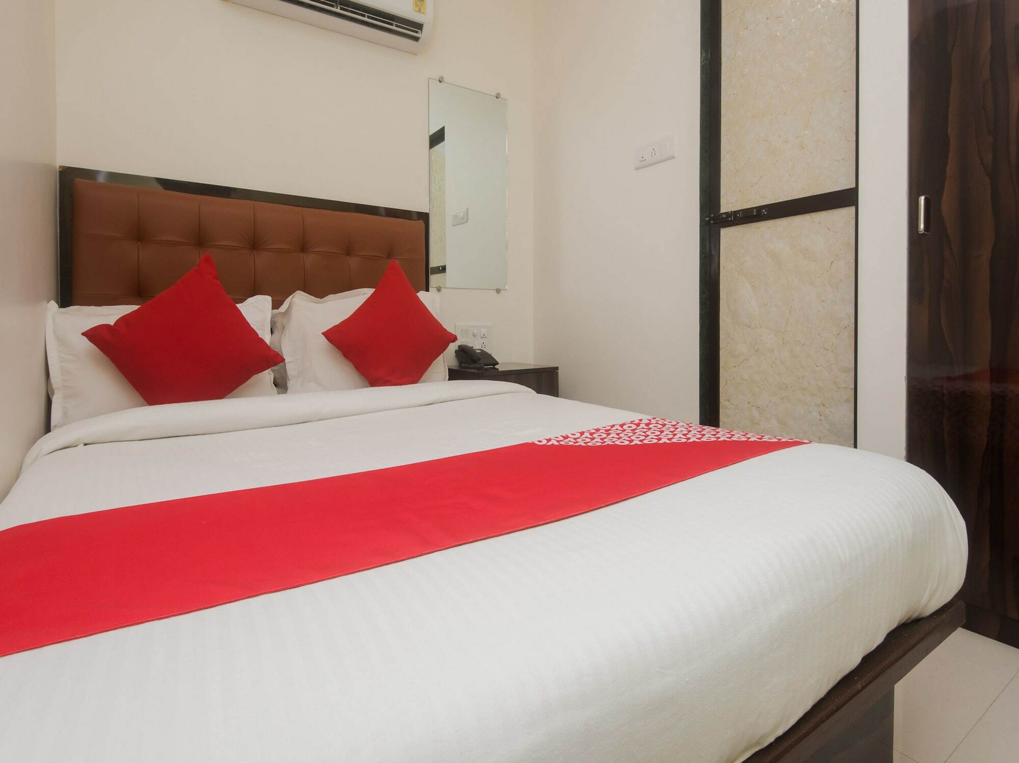 Hotel Mantra Residency Мумбаи Экстерьер фото